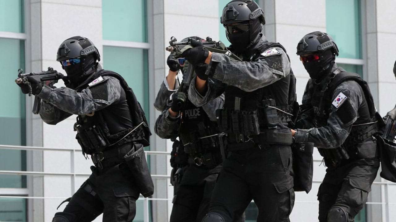 Kryptek typhon in use