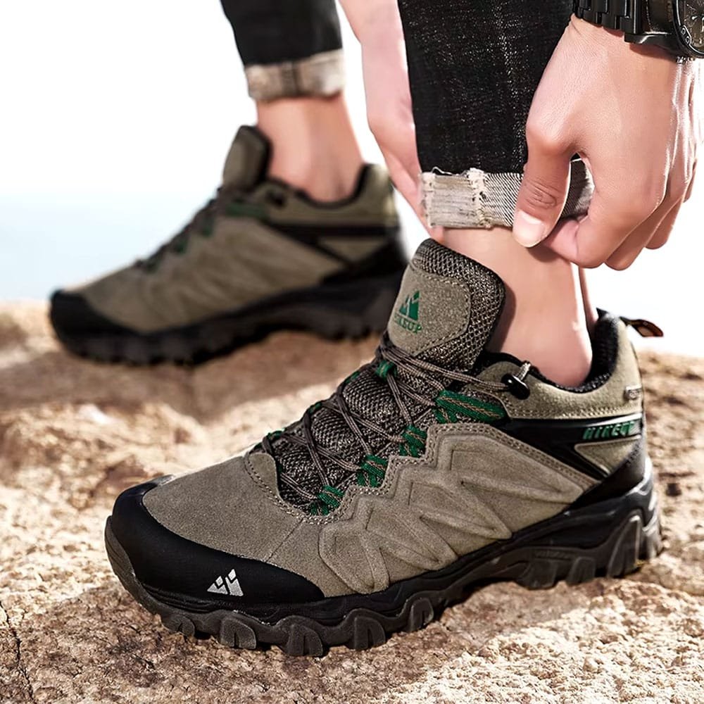 Leather hiking shoes "Hikeup"
