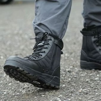 Lightweight tactical boots with zipper